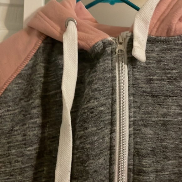 ☀️3/$25☀️ Zip Up Hoodie - Picture 2 of 3